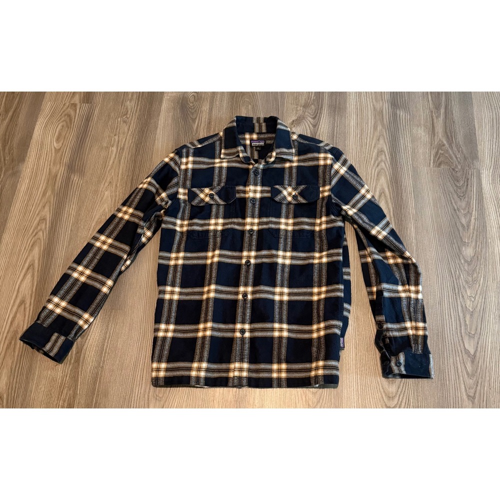 Patagonia Men's Fjord Flannel Shirt Navy Blue Plaid Organic Cotton size Small